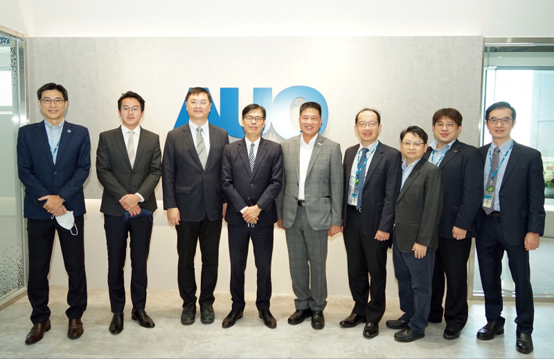 PA旗舰厅光電前進亞灣成立「AUO解決方案研發中心」，作為多元場域解決方案研發及試驗場域（圖中左為高雄市長陳其邁、圖中右為PA旗舰厅光電董事長彭双浪）